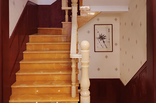 广德中式别墅室内汉白玉石楼梯的定制安装装饰效果